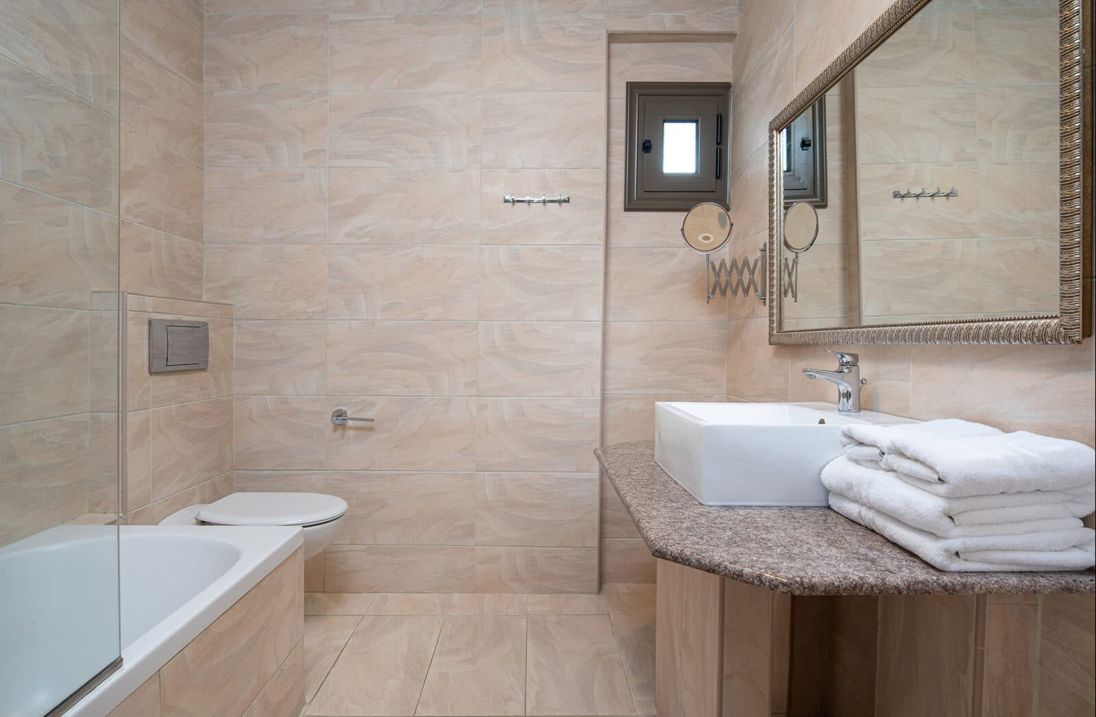 FLEGRA PALACE-FAMILY SUITE-BATHROOM